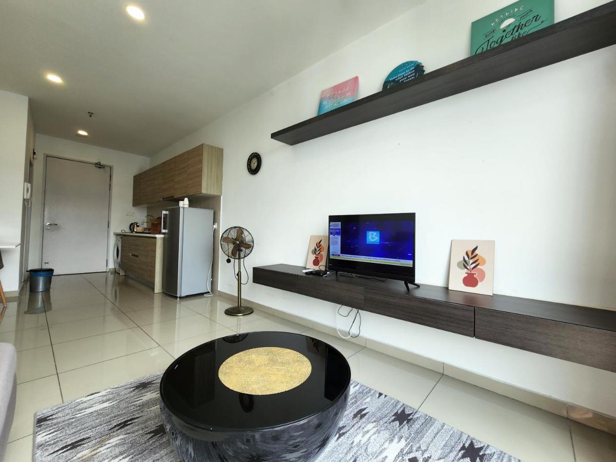 Lavender Suite # Shah Alam I-City Block B Homestay # 2R1B #Free Wifi & Parking Dış mekan fotoğraf